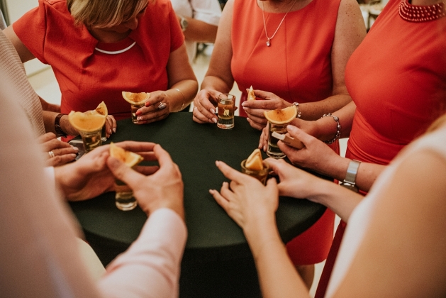 fotografia ślubna - Zabawa wodka alkohol rybnik wesele fotograf