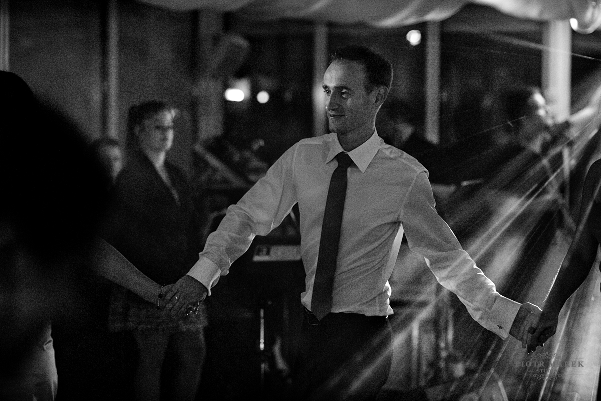 fotografia ślubna katowice - Na każdym weselu tańce to podstawa