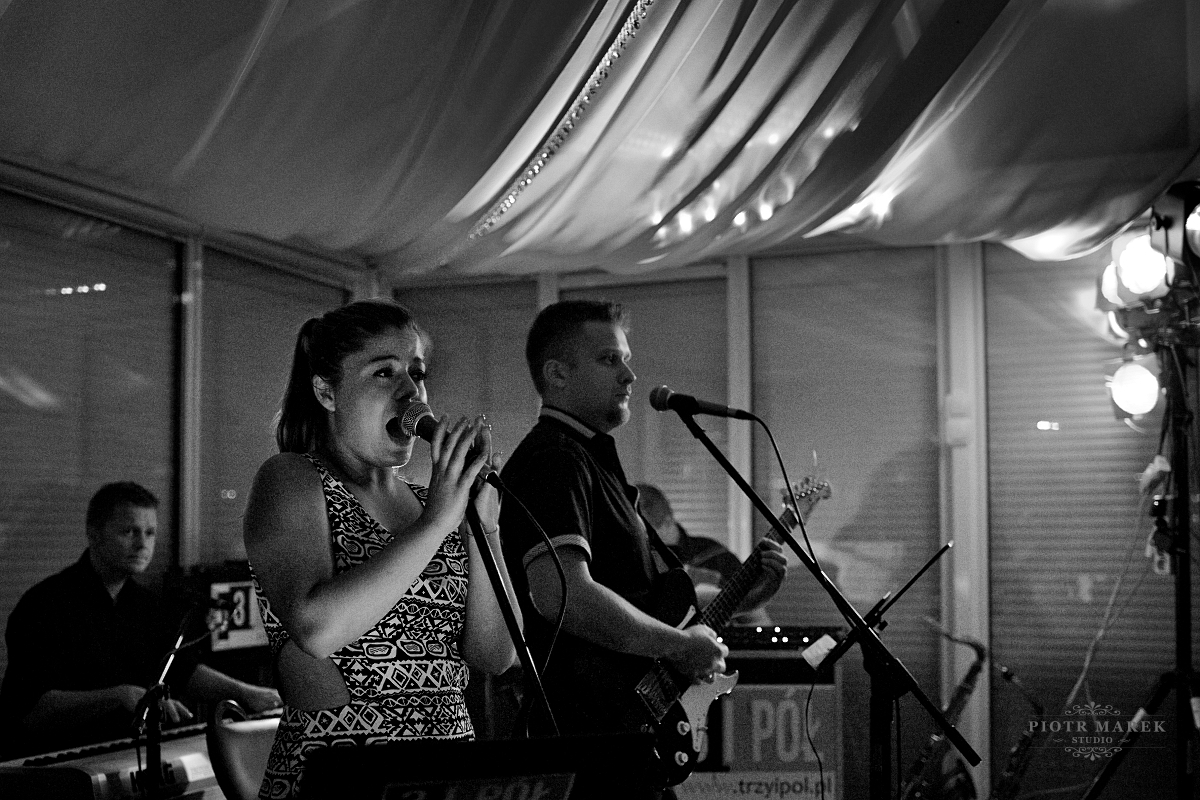 zdjęcia ślubne rybnik - Zespół oraz wokalistka jako oprawa muzyczna