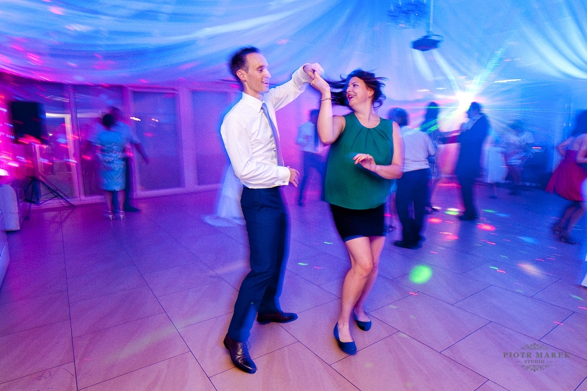 fotograf ślubny rybnik - Młody pan bawi się w najlepsze