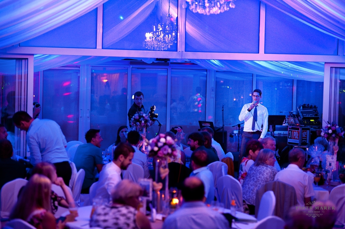 fotograf ślubny śląsk - Lokal w blasku świateł