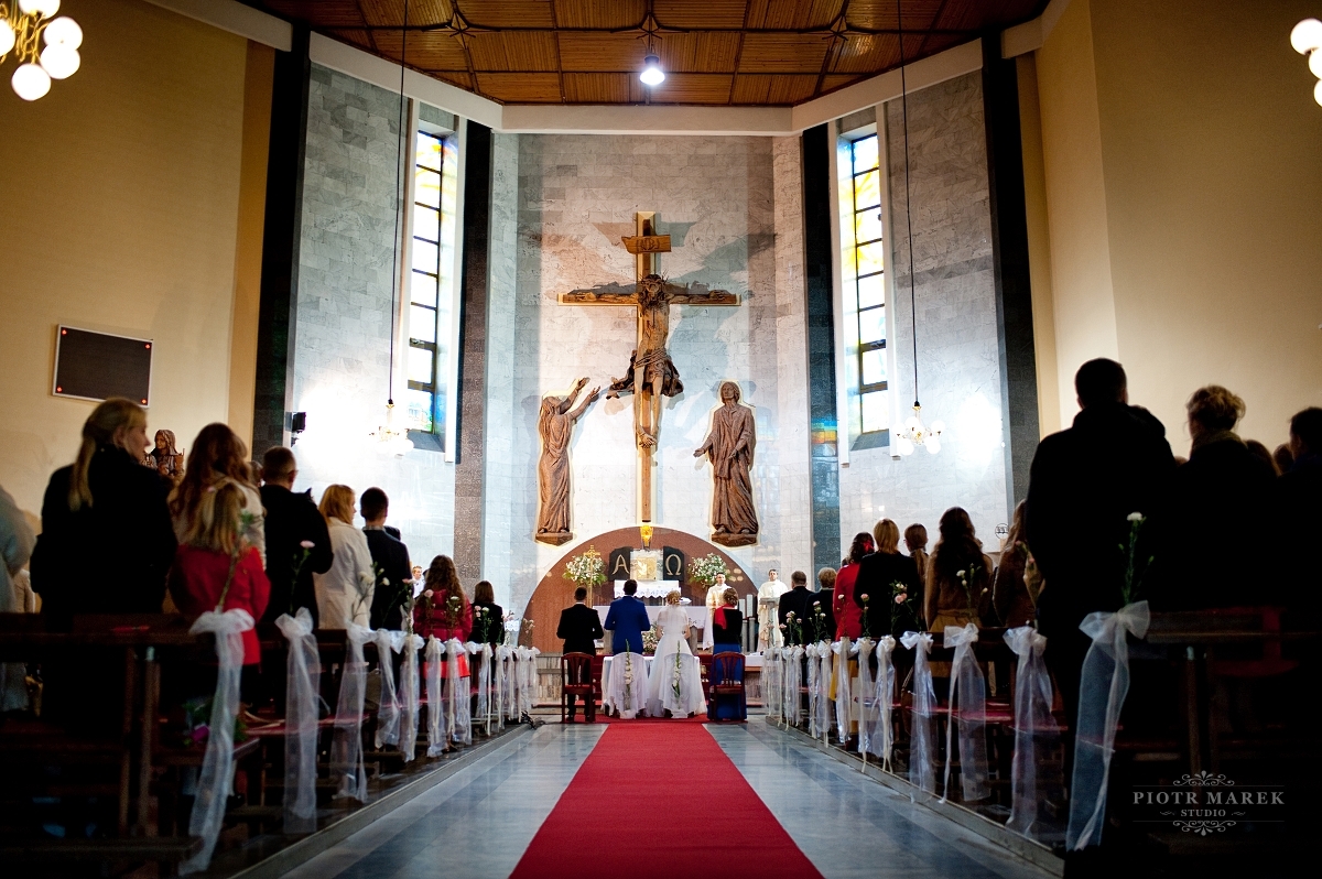 fotografia ślubna katowice - Odbywa się ceremonia ślubna