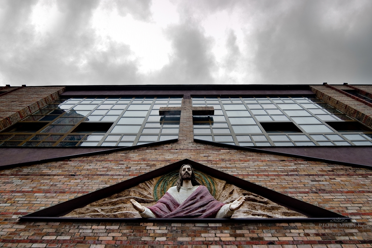 fotografia ślubna śląsk - W kościele zaraz odbędą się zaślubiny