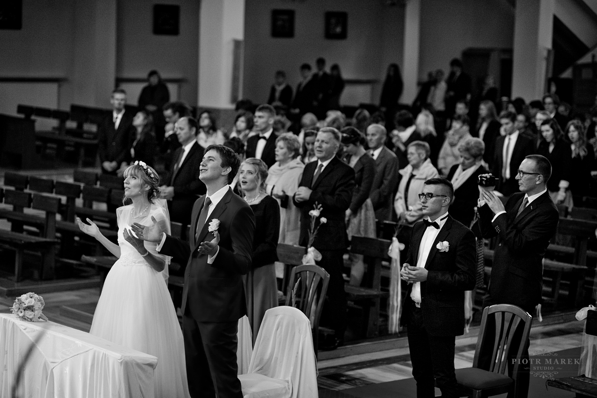fotografia ślubna śląsk - Wszyscy wspólnie się modlą