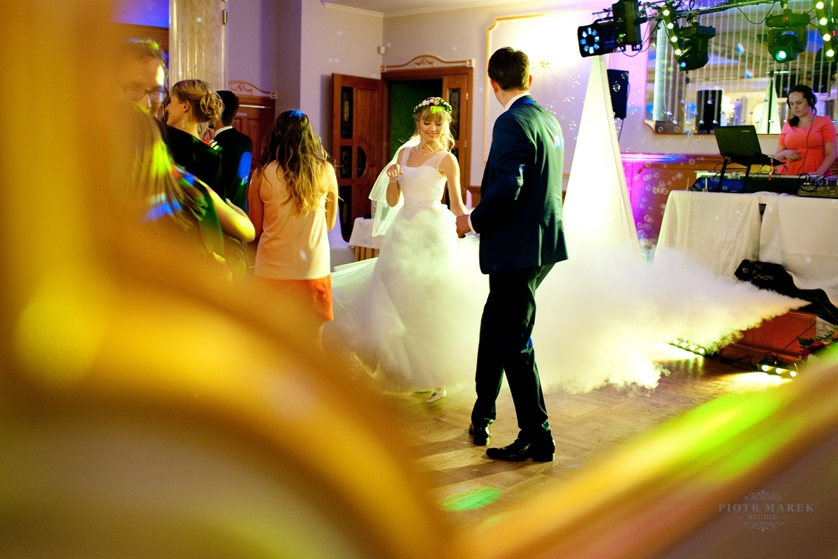 fotografia ślubna gliwice - Wszyscy razem świetnie się bawią