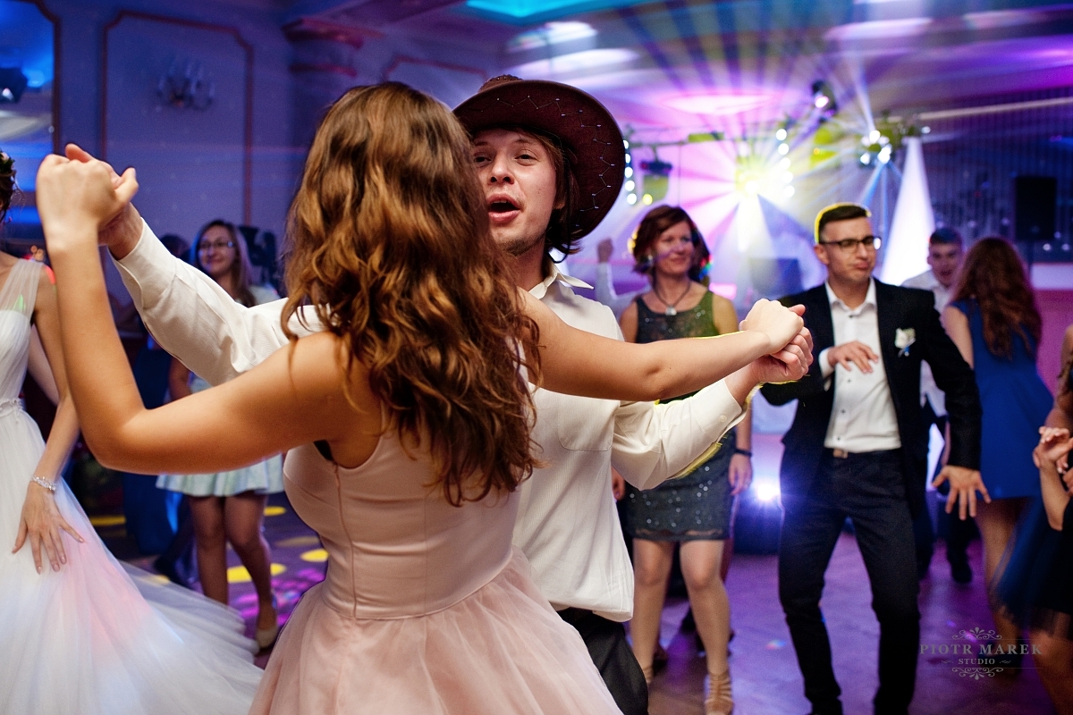 fotografia ślubna śląsk - Wygłupy i świetna zabawa