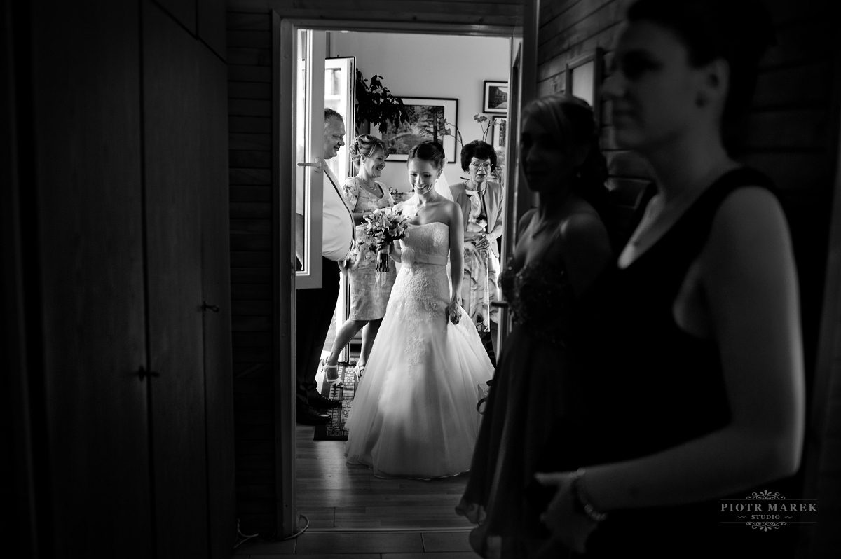 fotografia ślubna rybnik - Pora udać się do kościoła na zaślubiny