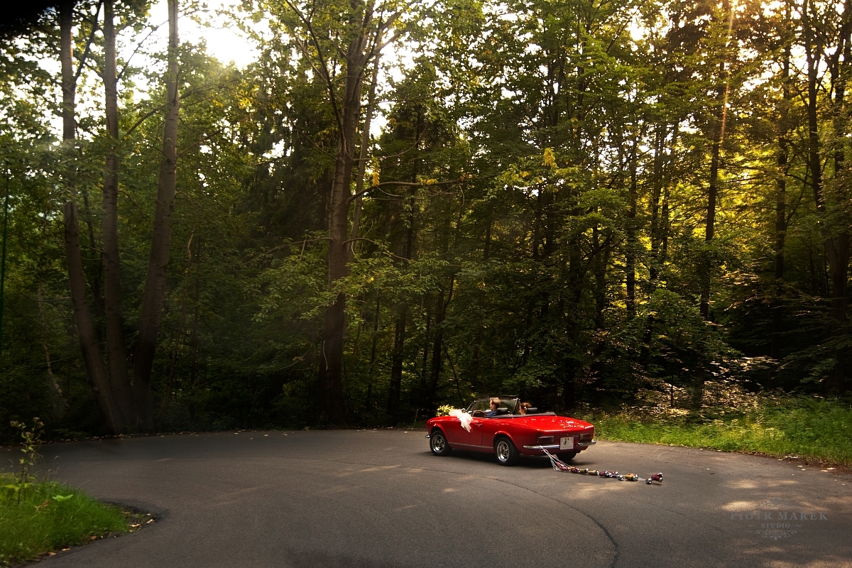 zdjęcia ślubne rybnik - Przejazd do restauracji